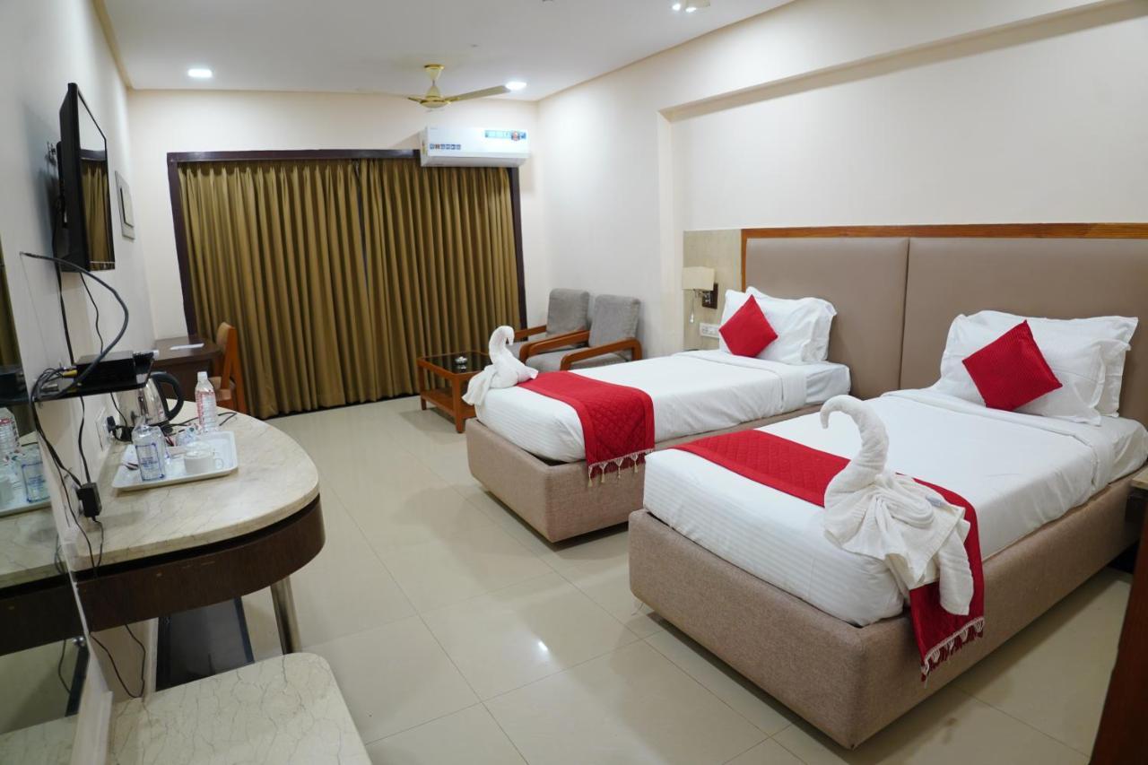 Hotel Grand Nagarjuna By Konark Hotels Guntūr Exteriör bild