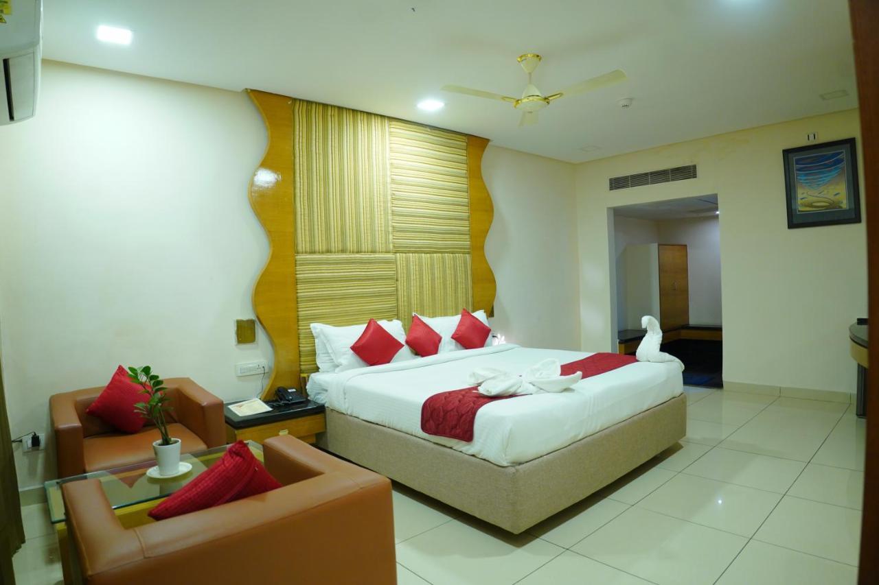 Hotel Grand Nagarjuna By Konark Hotels Guntūr Exteriör bild