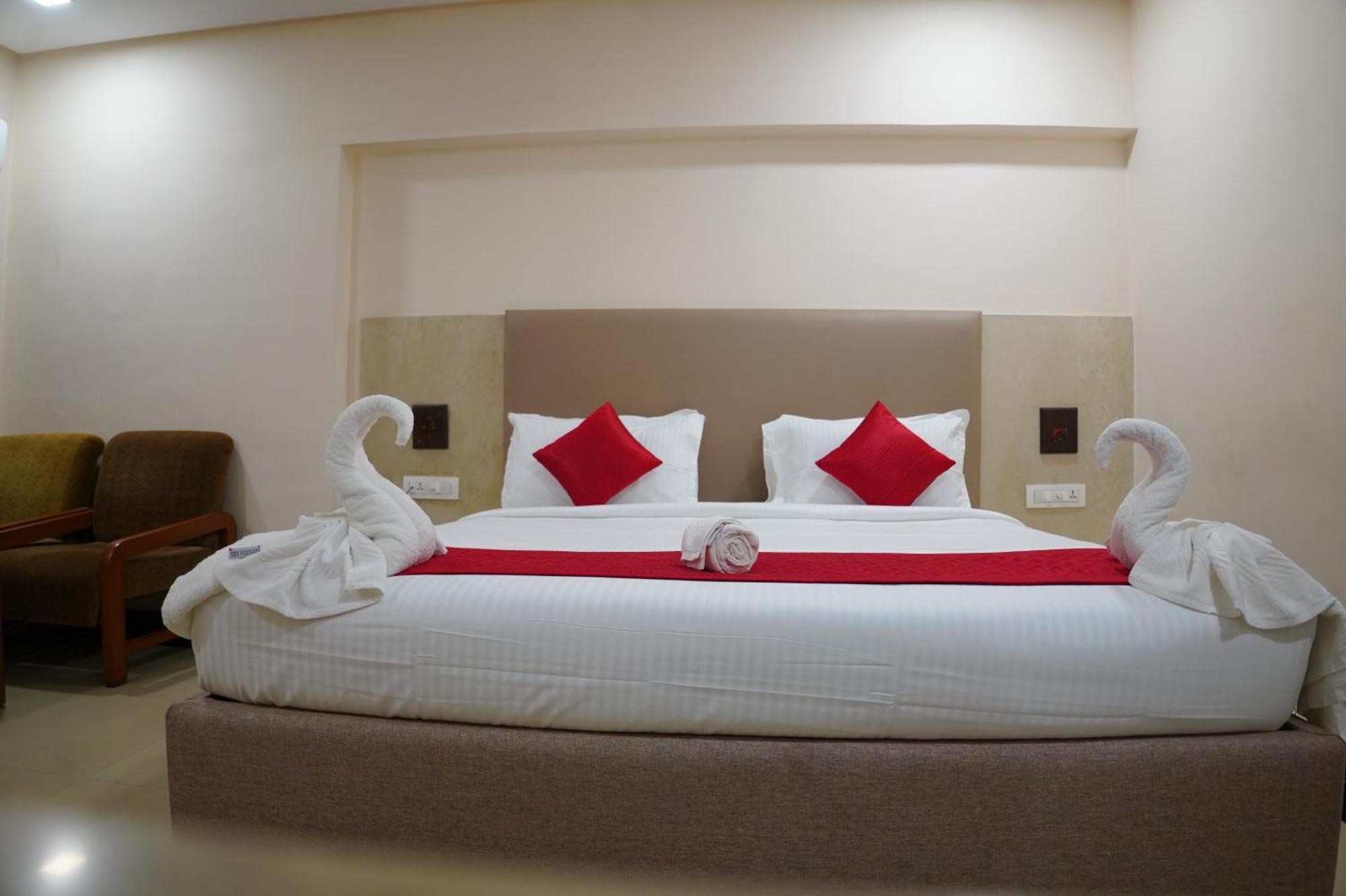 Hotel Grand Nagarjuna By Konark Hotels Guntūr Exteriör bild