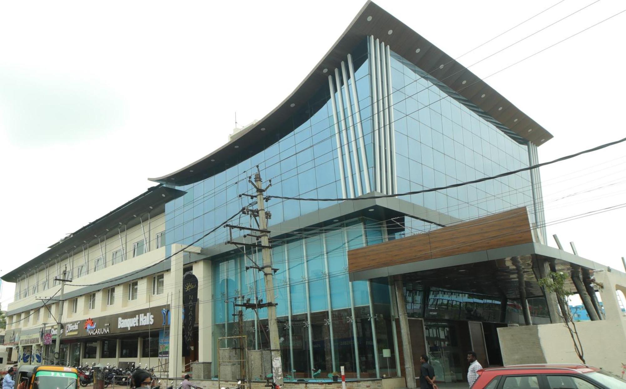 Hotel Grand Nagarjuna By Konark Hotels Guntūr Exteriör bild